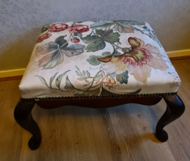 Oud voetenbankje footstool bloemen