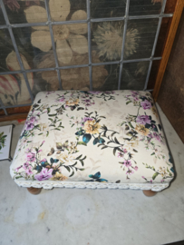 Brocante voetenbankje