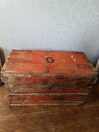 Oud doorleefd houten kistje nr1