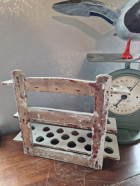 Oud brocante houten eierrekje
