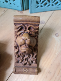 Antieke eiken houten ornamenten leeuw