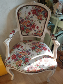 Antiek oud stoeltje fauteuil gobelin stof
