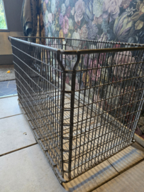 Oude industriële mand