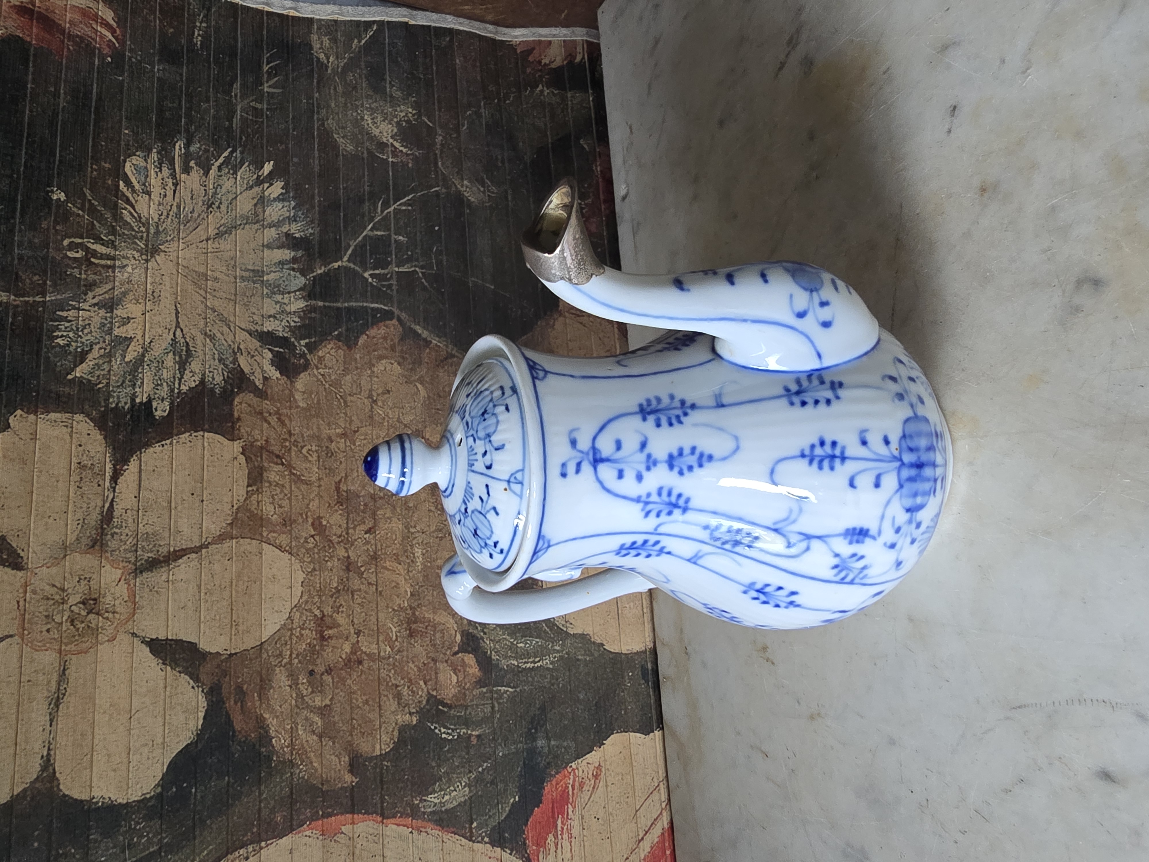 Antiek porseleinen koffiepot