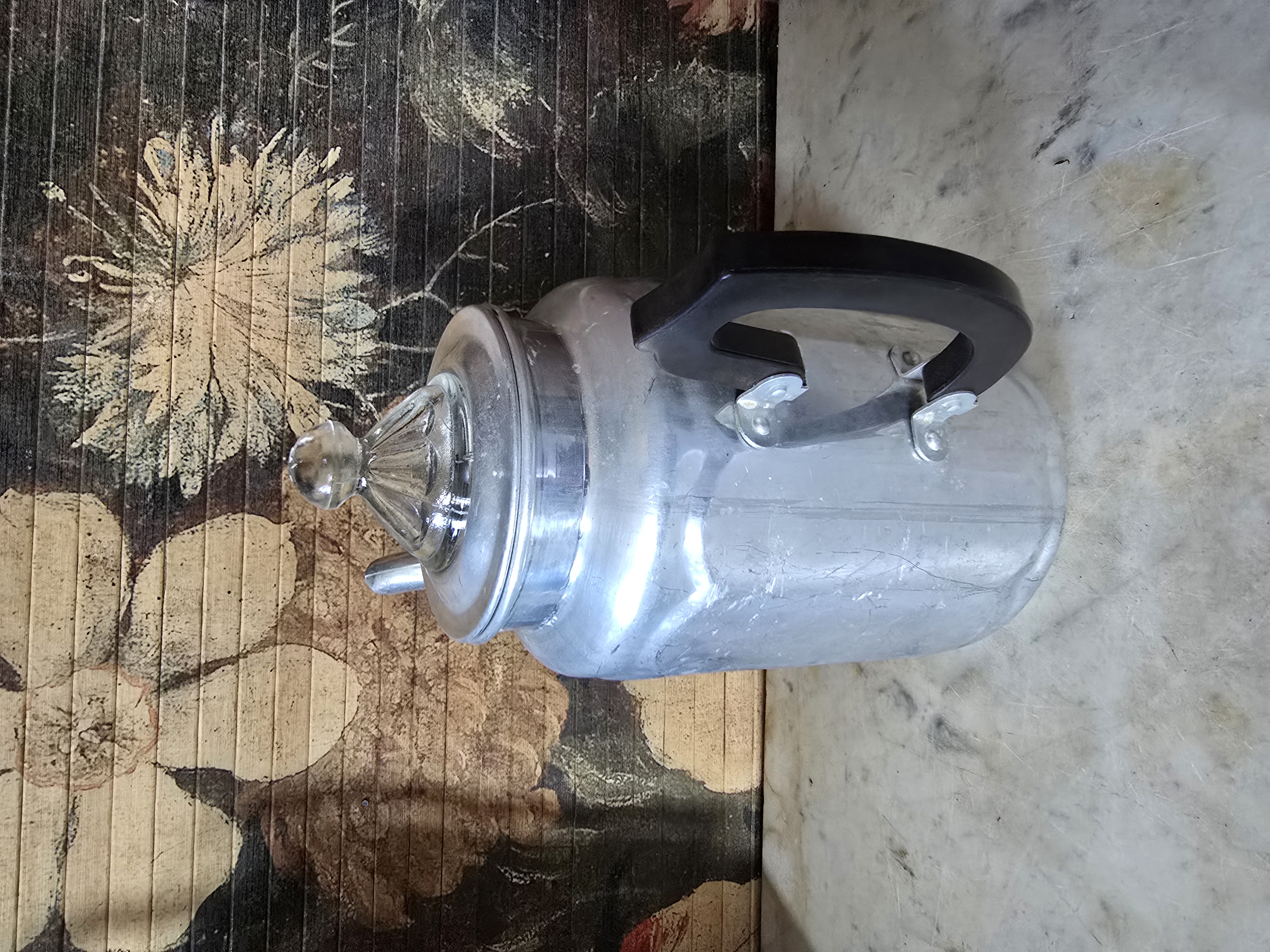 Grote aluminium pruttelpot glazen knop