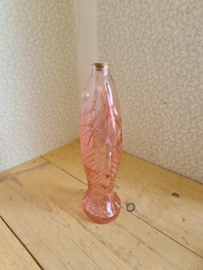 Vintage roze glazen fles karper vis