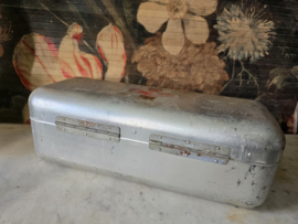 Oude aluminium EHBO trommel