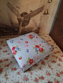 Brocante voetenbankje