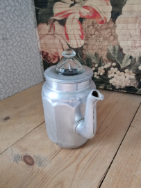 Oude aluminium pruttelpot