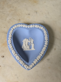 Jasperware blue wedgwood hart vormig schaaltje