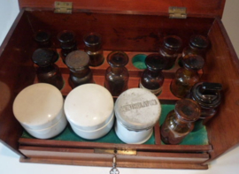 Antiek reisapotheek mahonie houten kistje