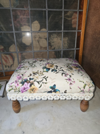 Brocante voetenbankje