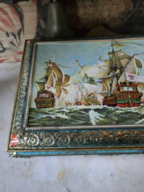 Antiek blikken trommel winkelblik zeeslag zeilschip