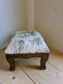 Oud voetenbankje toile de jouy stof