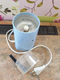 Vintage zachtblauwe elektrische koffiemolen bonenmaler