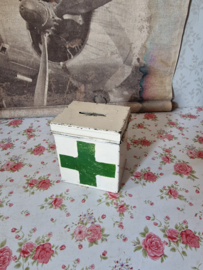 Oud blikken collecte busje groene kruis nr2