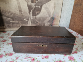 Oude houten kist naaigaren