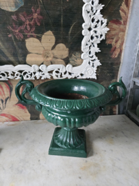 Antiek groen gietijzeren tuinvaas oorvaas