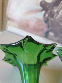 Groen glazen vaasjes