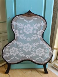Oude brocante houten raamhor bloemen