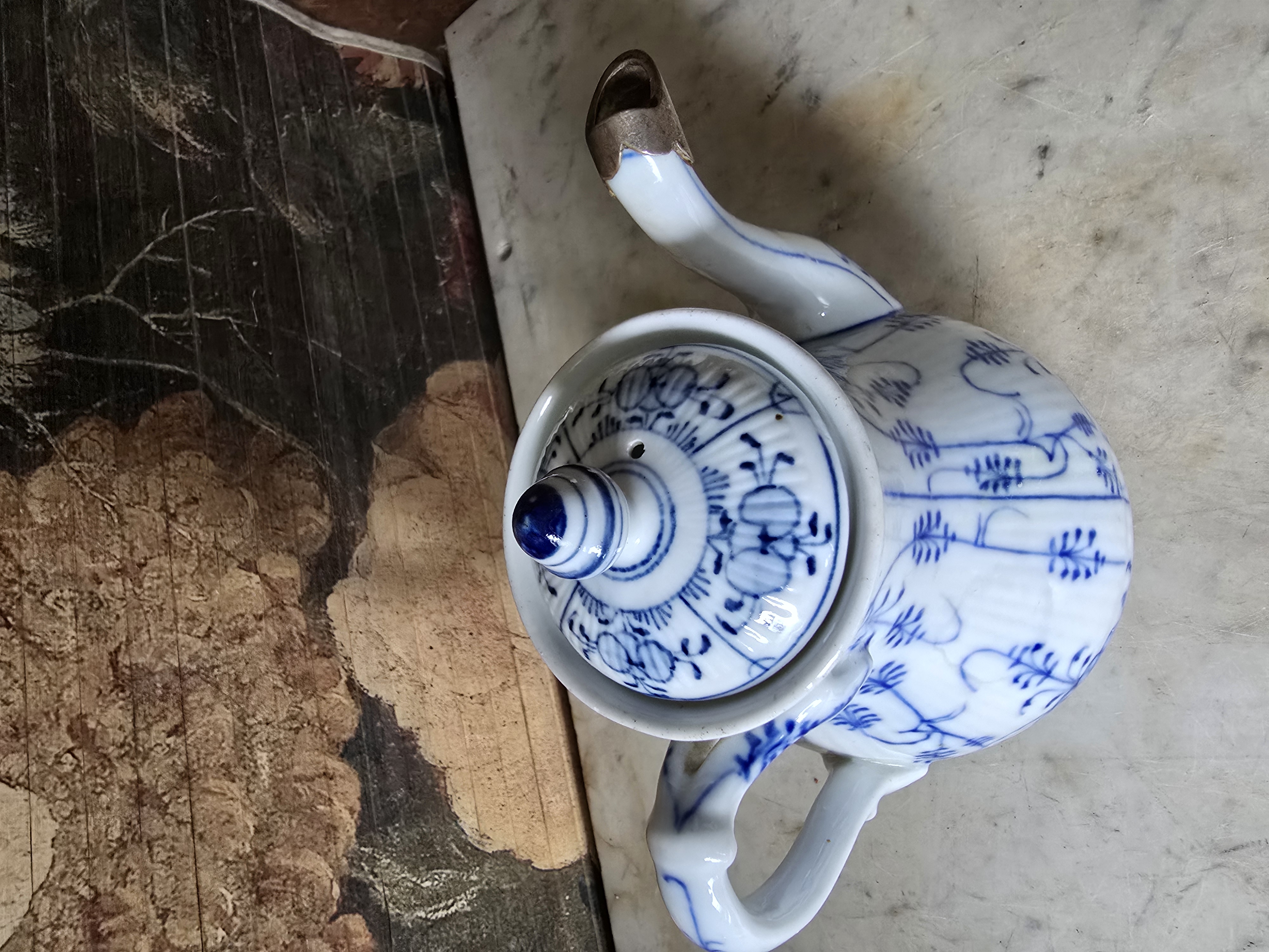Antiek porseleinen koffiepot
