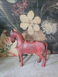 Oud rood houten paard