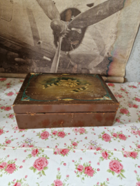 Antiek houten kist libelle