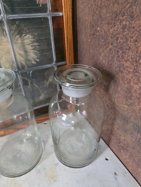 Oude glazen apothekers pot
