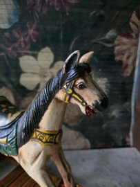 Oud houten hobbelpaard