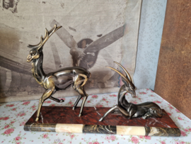Art deco schouwstuk herten op marmer