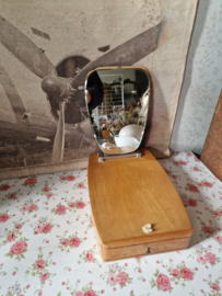 Vintage houten scheerkist met spiegel