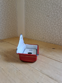 Rood emaille zeepbakje