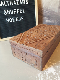 Oude bewerkte houten sigarenkist sigarendoos