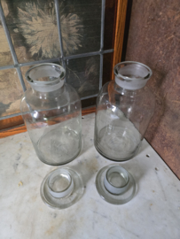 Oude glazen apothekers pot