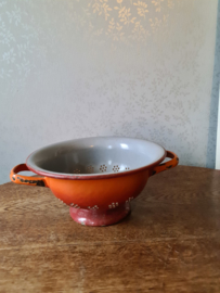 Oranje rood emaille vergiet