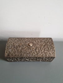 Oud brocante metalen zilverkleurig sieradendoosje nr1