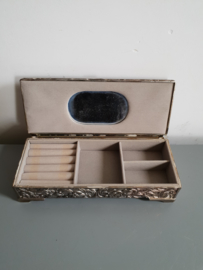 Oud brocante metalen zilverkleurig sieradendoosje nr2