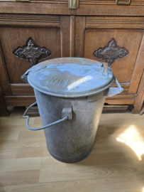 Oude zinken vuilnisemmer Bussum