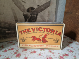 Oude kartonnen luciferdoos Union The Victoria