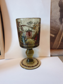 Oud glas op voet zeilschip