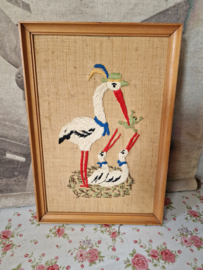 Vintage geborduurde ooievaar met kuikens