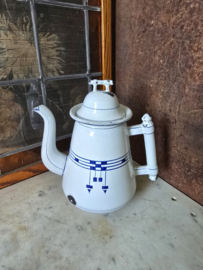 Oude emaille koffiepot schaats handvat