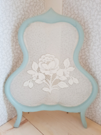 Kleine oude houten raamhor roos