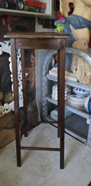 Oude houten plantentafel