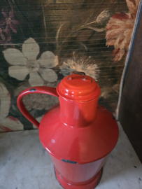 Rood emaille waterkan