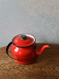Rood emaille ketel
