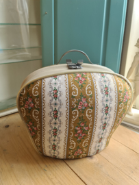 Oude brocante theemuts roosjes