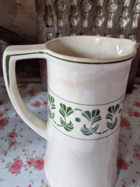 Oude beboterde kan art deco
