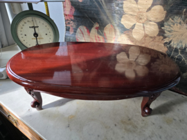Bewerkt houten bajot tafeltje