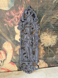 Frans gietijzeren ornament jongen met duif